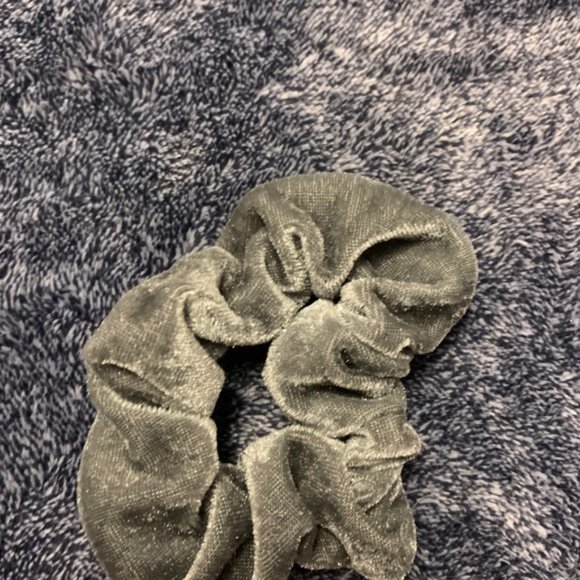 Scrunchie - Picture 3 of 4